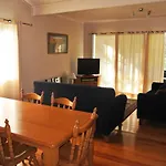 Corinda Cottage - 4 Bedroom Pet Friendly