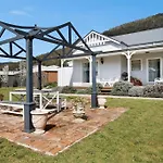Collins Retreat - 4 Bedroom Home With Pool
