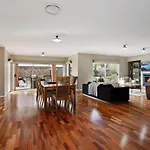 Collins Retreat - 4 Bedroom Home With Pool