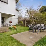Le Chateau - Centrally Located