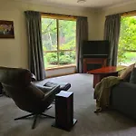 Redgum Retreat Bright - Luxury Spa Villa