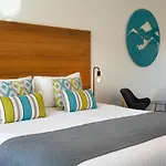 Bright Colonial Motel