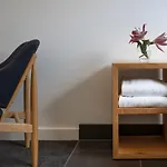 Bright Colonial Motel