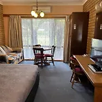 Barrass\'S John Bright Motor Inn