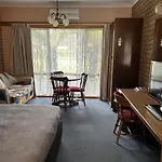 Barrass\'S John Bright Motor Inn