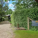 Rail Trail Cottage - Bright