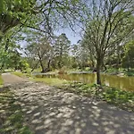 Warrina - Overlooks Ovens River And Five Minute Walk Into Town