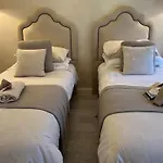 Collins Cottage - Luxury Accommodation
