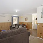 Cedar Cottage - Unit 3 Tudor Village