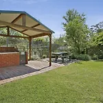Warrina - Overlooks Ovens River And Five Minute Walk Into Town