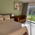 Riverbank Park Motel