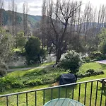 Riverbank Park Motel