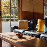 9A Woodlands Grove