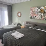 Riverbank Park Motel