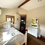 Artee House - A Bright Escape