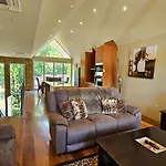 Centenary Peaks Riverview Townhouses Bright