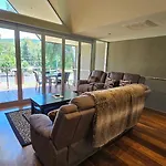Centenary Peaks Riverview Townhouses Bright