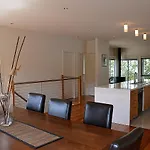 The Track - Beautiful Townhouse In Bright