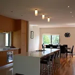 The Track - Beautiful Townhouse In Bright