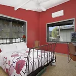 Le Chateau - Centrally Located