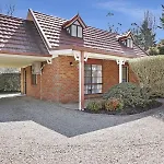 Cedar Cottage - Tudor Village