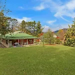 Alpine Mist - Spacious 5 Bedroom Home