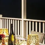 Artee House - A Bright Escape