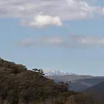 Balcony To Bogong - Modern House Ten Minute Stroll To Town