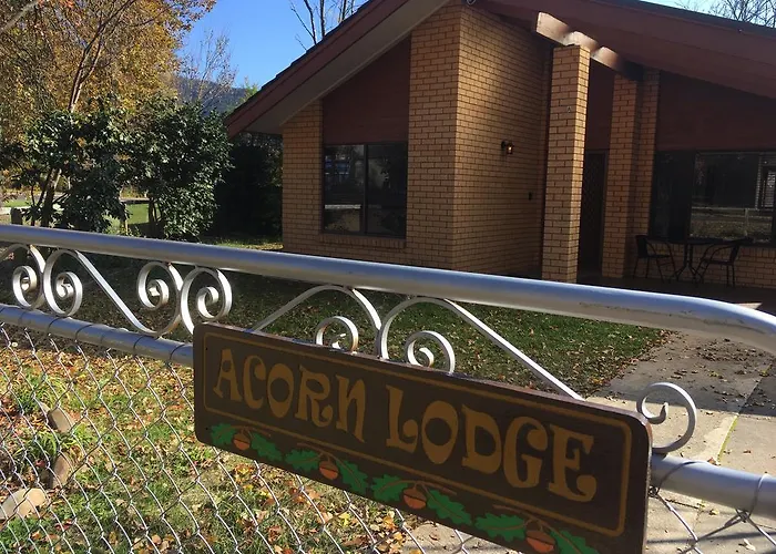 Acorn Lodge