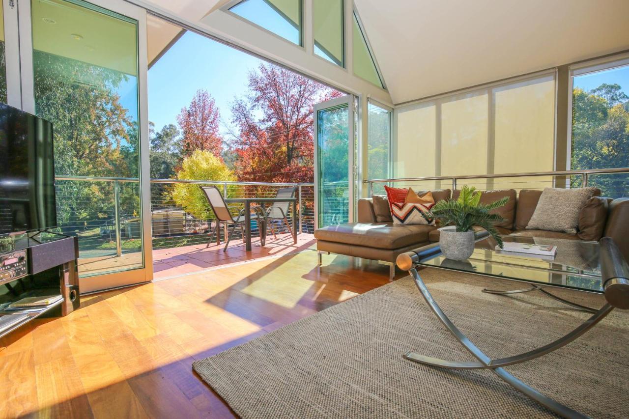 Holiday home The Glass Pinnacle Bright