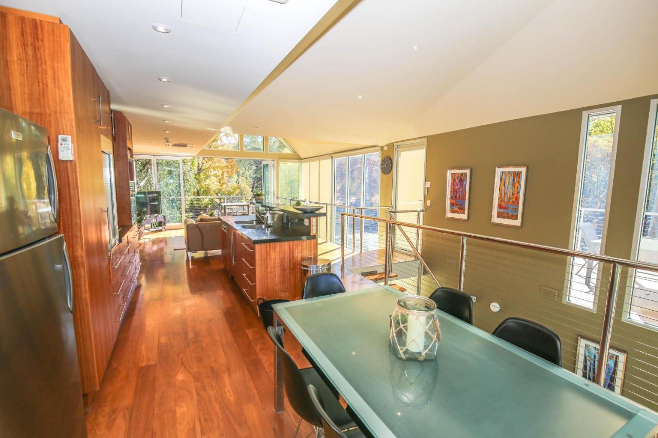 The Glass Pinnacle Holiday home Bright