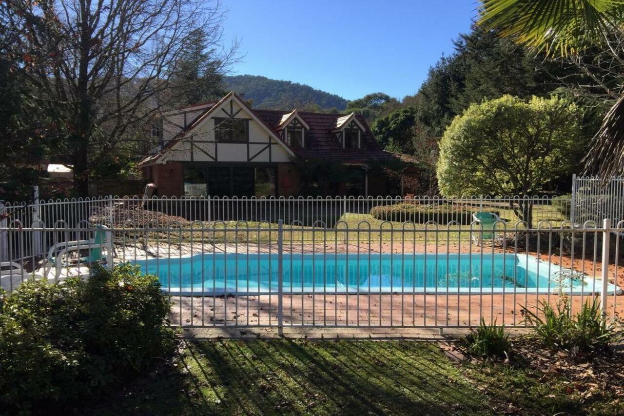 Tudor House - Large Family Apartment