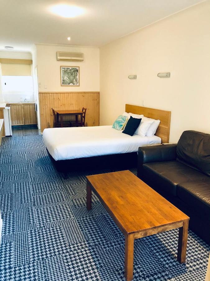 Avenue Motor Motel 3*