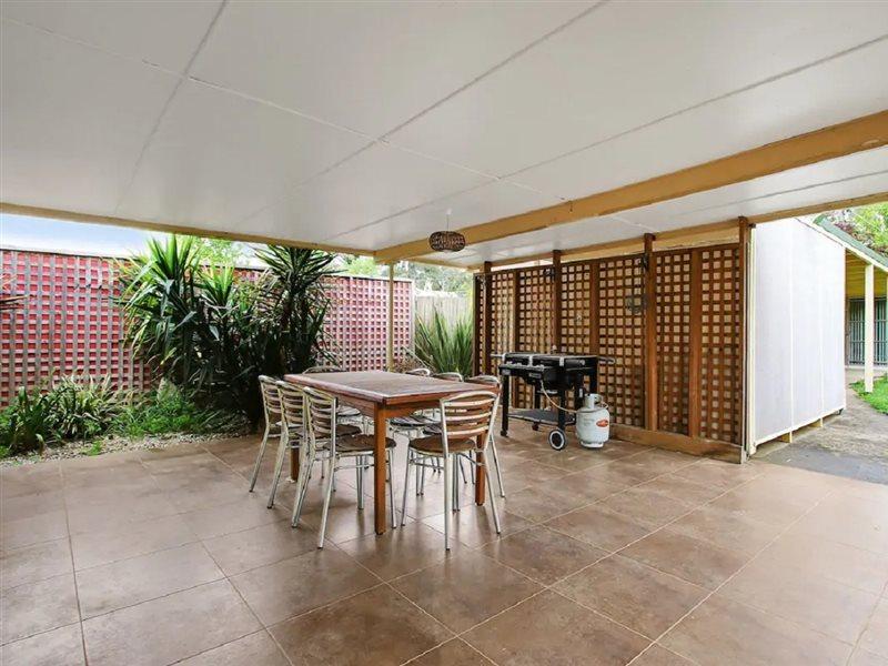 Cherry Lane - 3 Bedroom Brick Apartment Bright