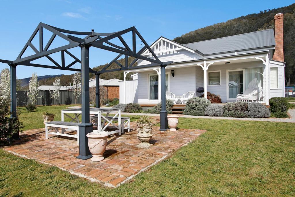 Collins Retreat - 4 Bedroom With Pool * Bright