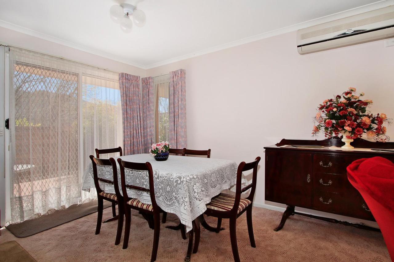 Wood Street - Location! Apartment Bright