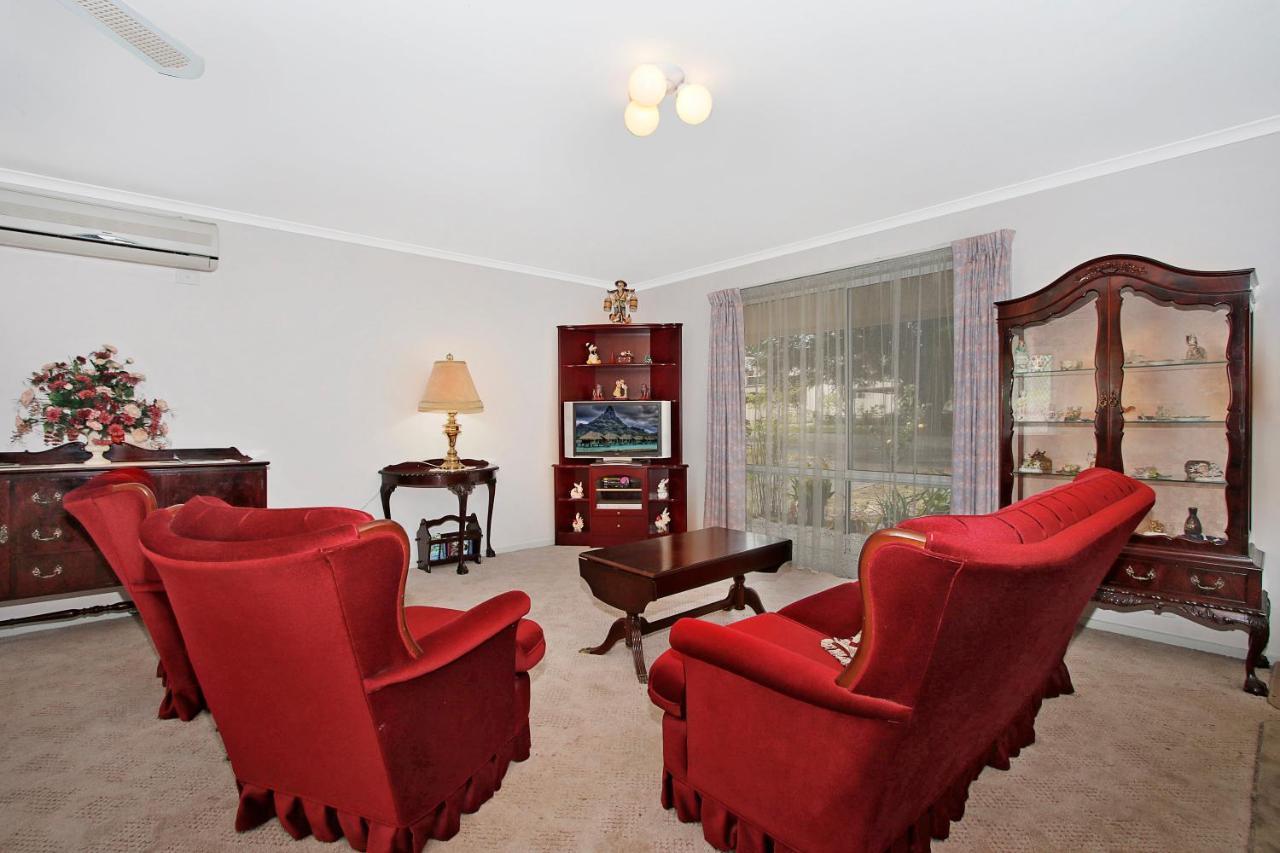 Wood Street - Location! Apartment Bright
