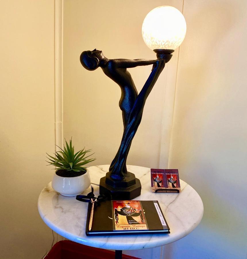 Eugenie 1930s Art Deco * Bright