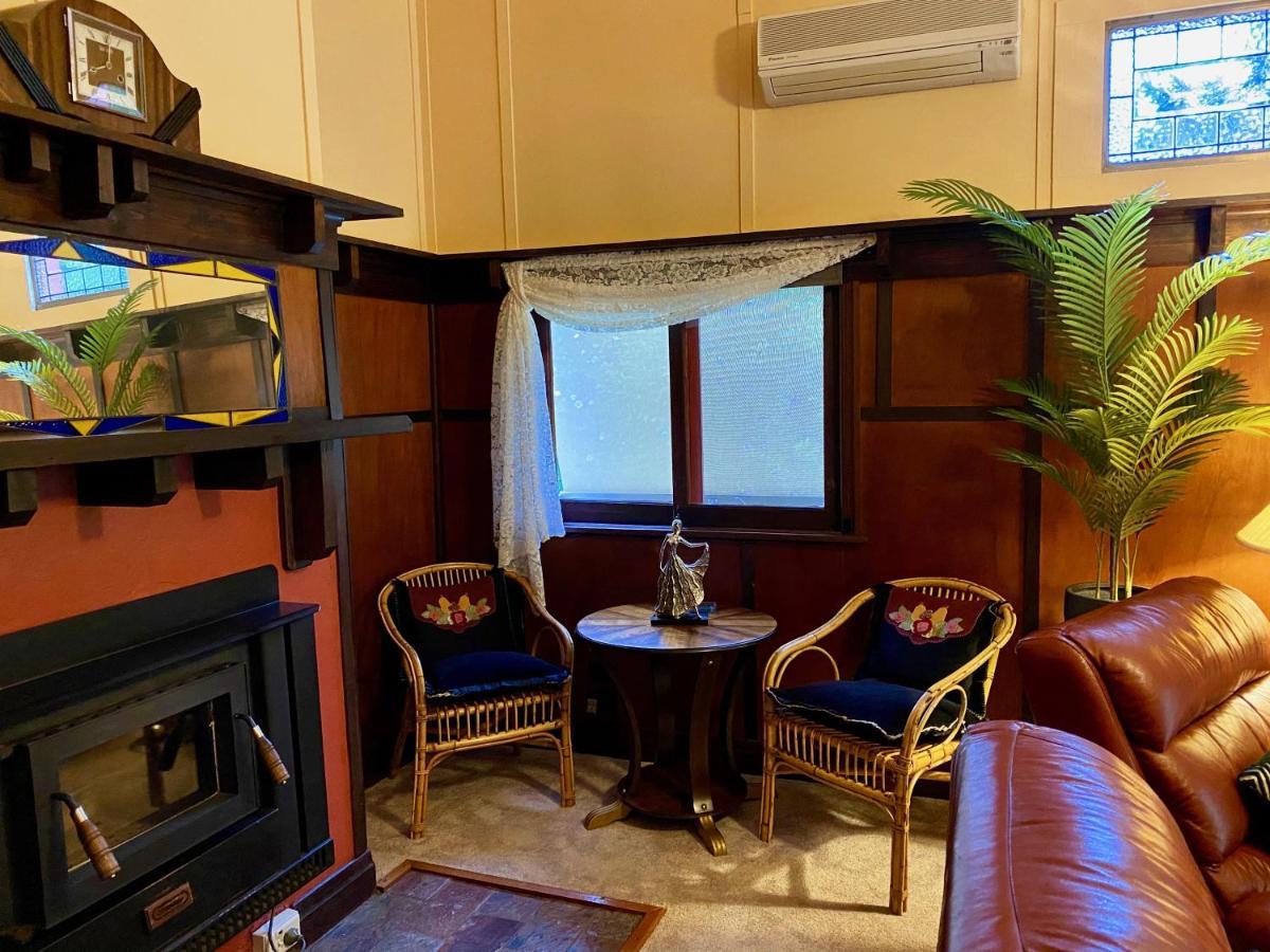 Eugenie 1930s Art Deco Holiday home Bright