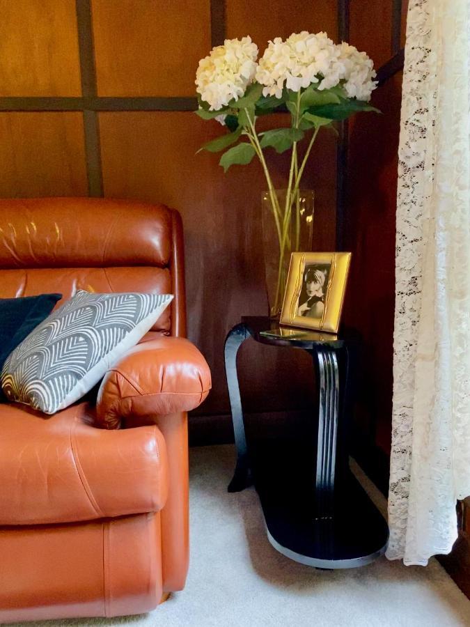 Eugenie 1930s Art Deco Holiday home Bright