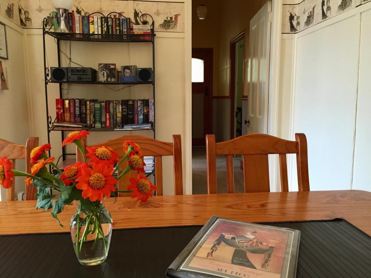 Eugenie 1930s Art Deco Holiday home Bright