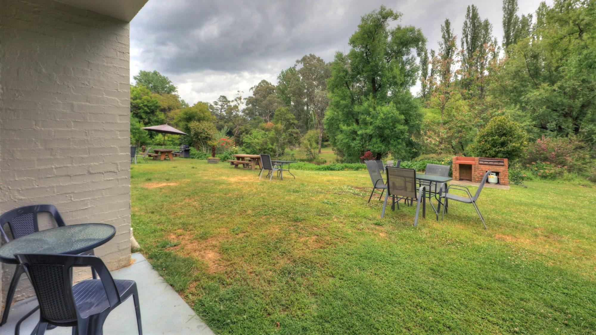 Motel Riverbank Park Bright