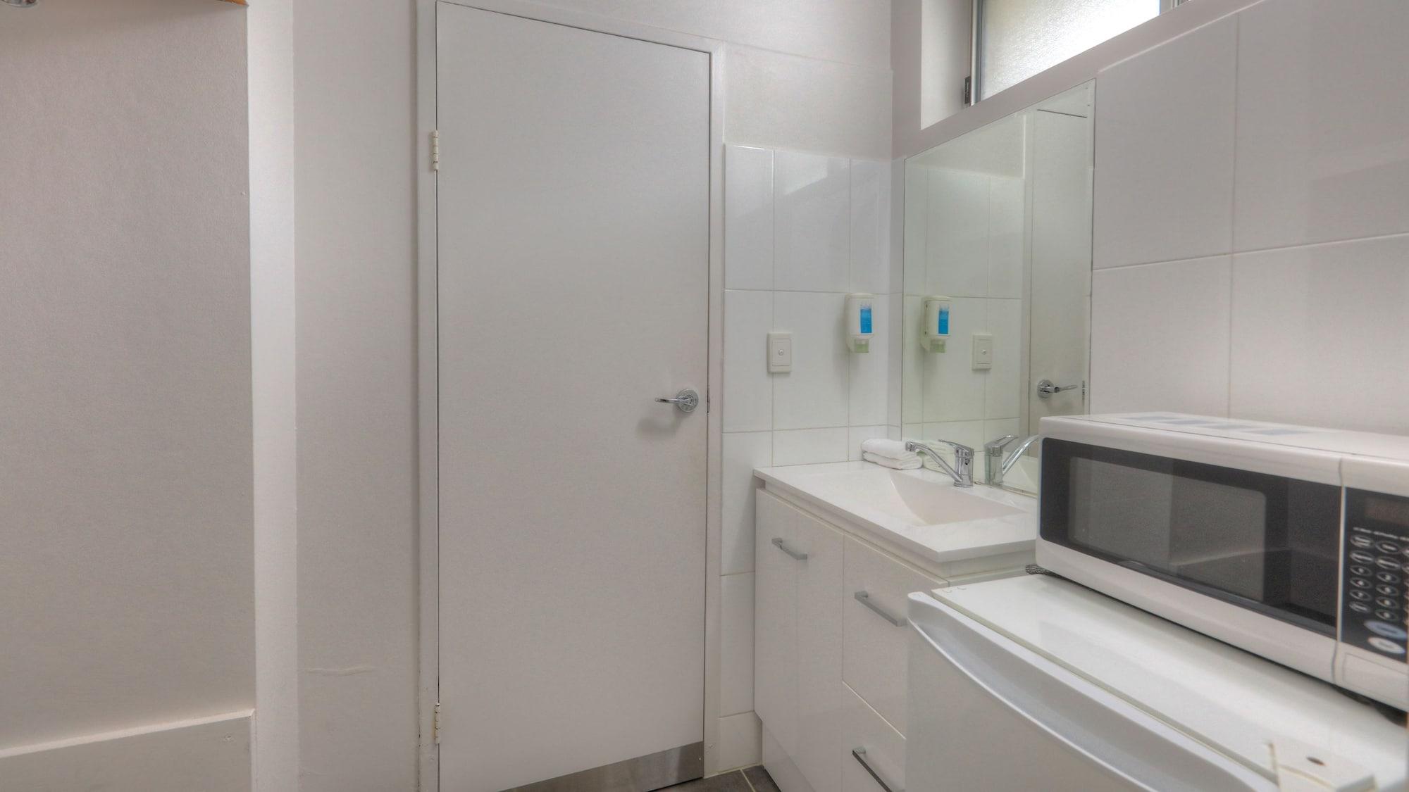 Riverbank Park Motel 2*
