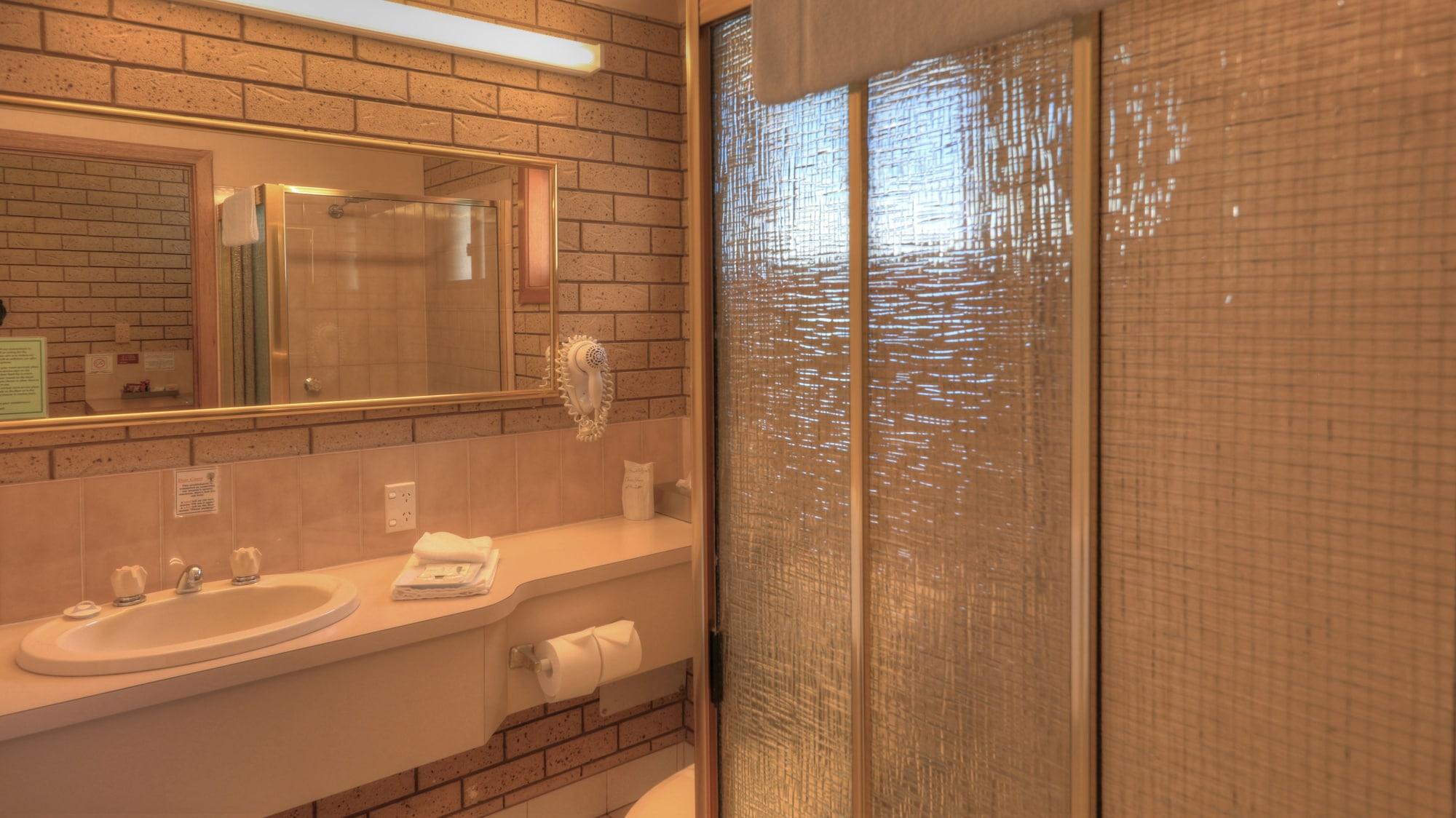 Barrass John Motor Hotel 3*