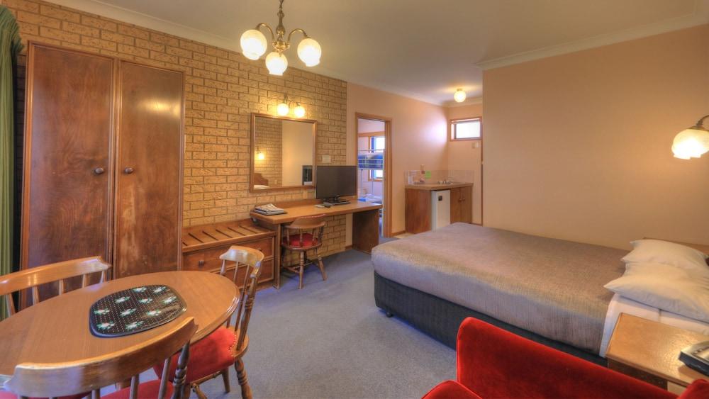 Barrass John Motor Hotel