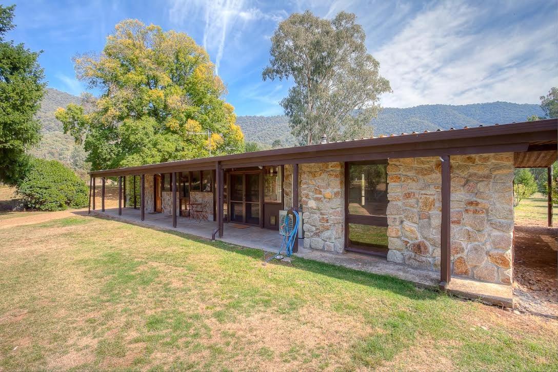 Freeburgh Stays Holiday home *