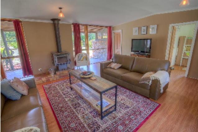 Freeburgh Stays Holiday home Bright