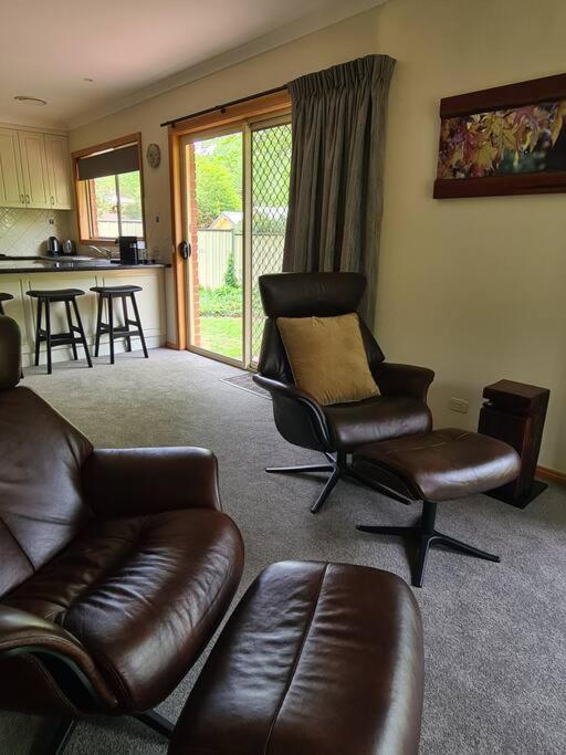 Redgum Retreat - Luxury Bright