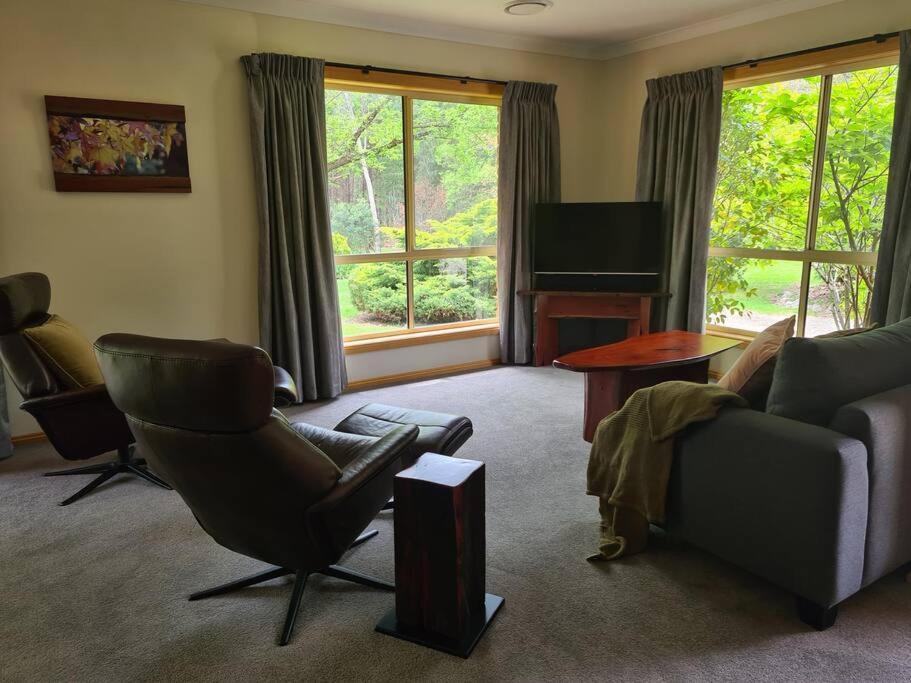 Redgum Retreat - Luxury * Bright