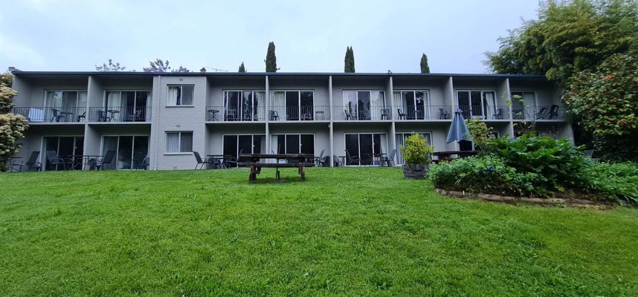 Riverbank Park Motel 2*
